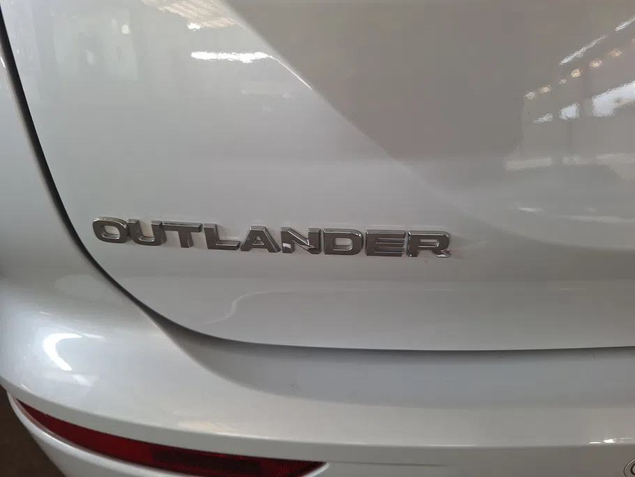 ميتسوبيشي اوتلاندر CLS 2024 