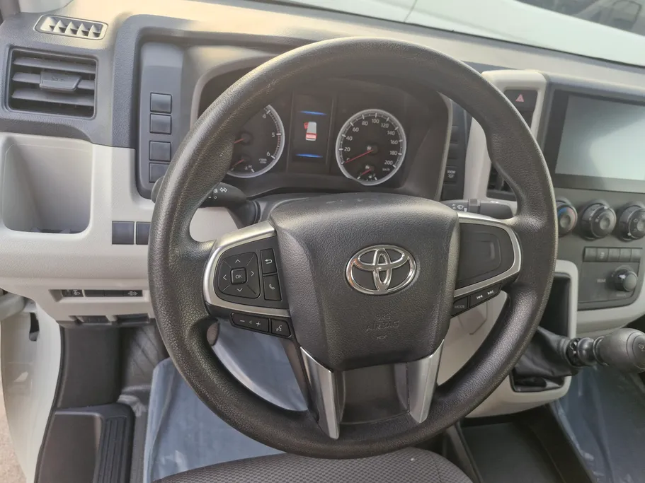 2025 Toyota Haice ركاب سقف عالي 