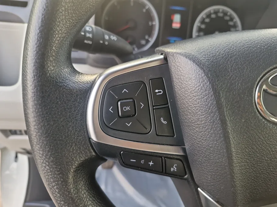 2025 Toyota Haice ركاب سقف عالي 
