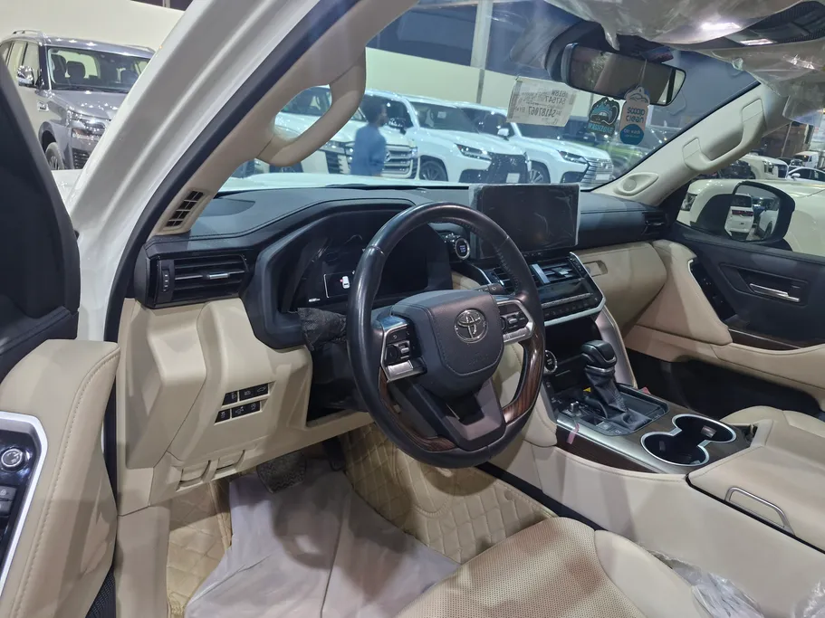 تويوتا لاندكروزر GXR 2025 