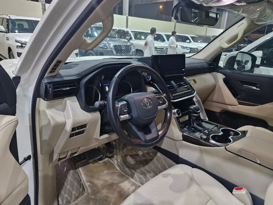 تويوتا لاندكروزر GXR5 2024 