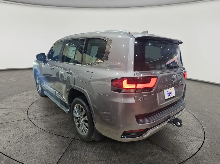 2025 Toyota Land Cruiser GXR2 