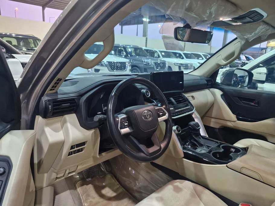 2025 Toyota Land Cruiser GXR2 