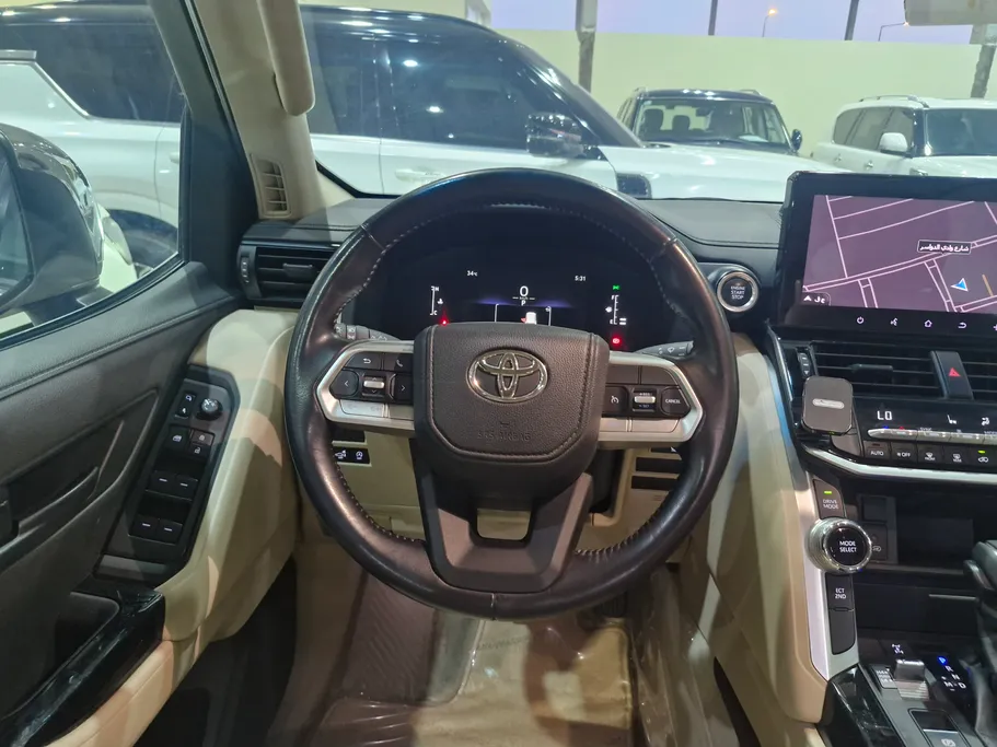 2025 Toyota Land Cruiser GXR2 