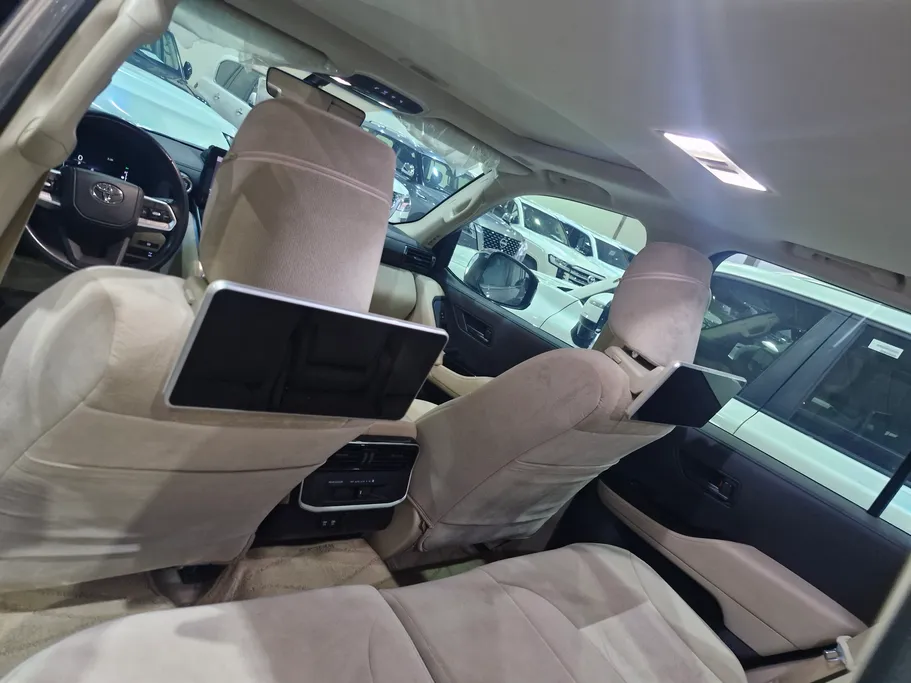 2025 Toyota Land Cruiser GXR2 