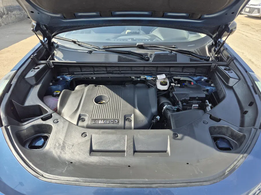 2024 Lynk and Co 01 Louder Pro 