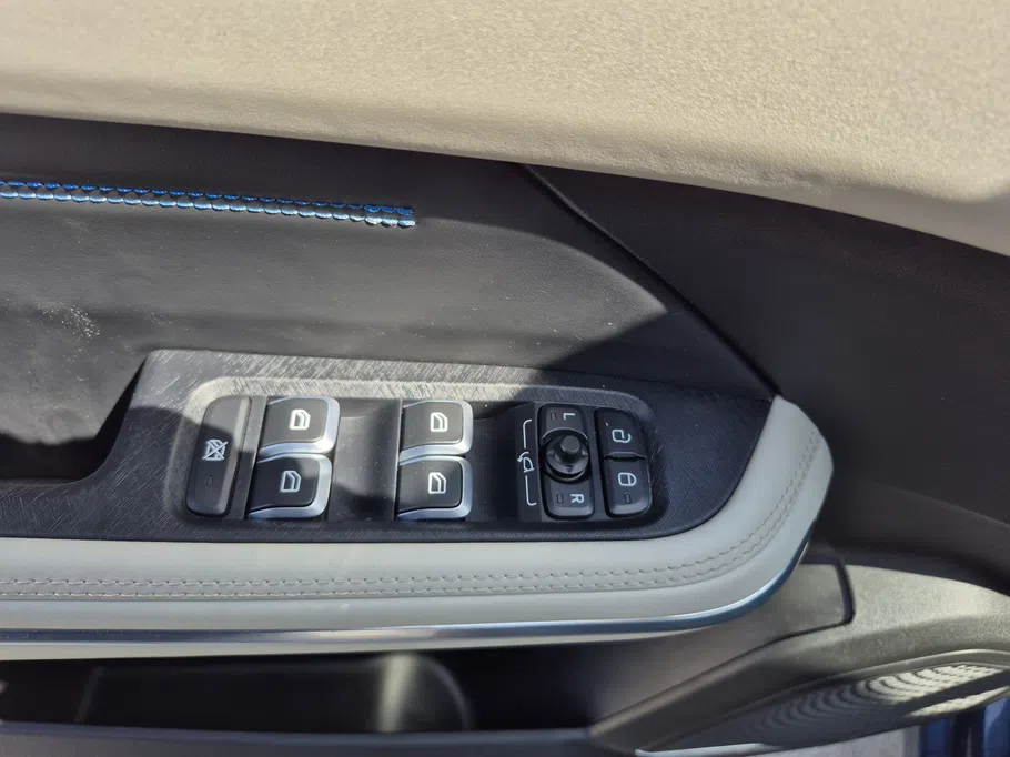 2024 Lynk and Co 01 Louder Pro 