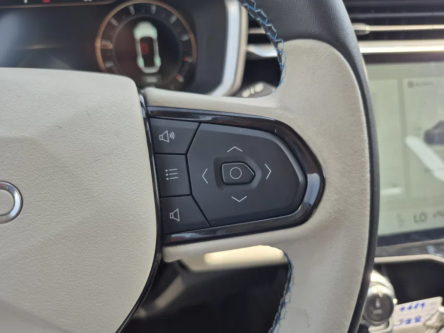 2024 Lynk and Co 01 Louder Pro 