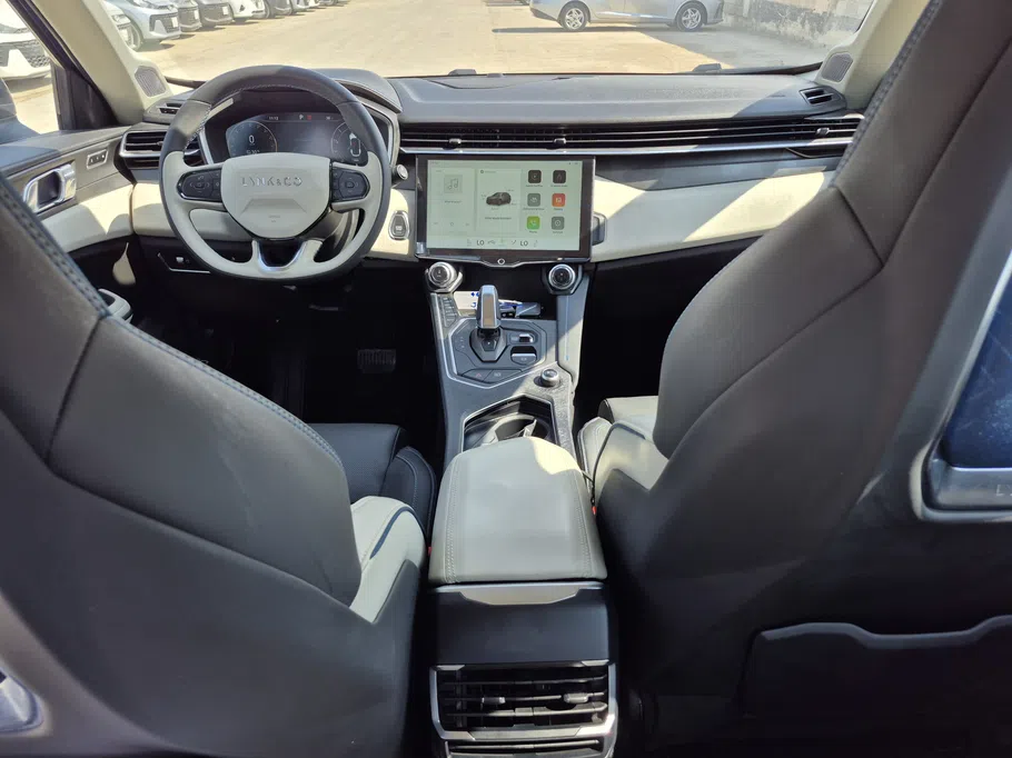 2024 Lynk and Co 01 Louder Pro 