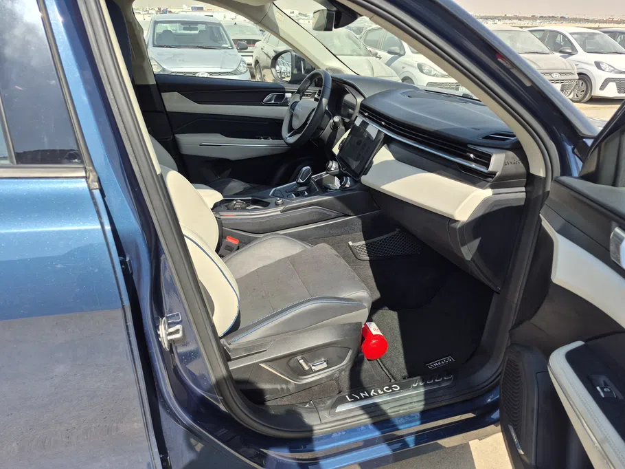 2024 Lynk and Co 01 Louder Pro 