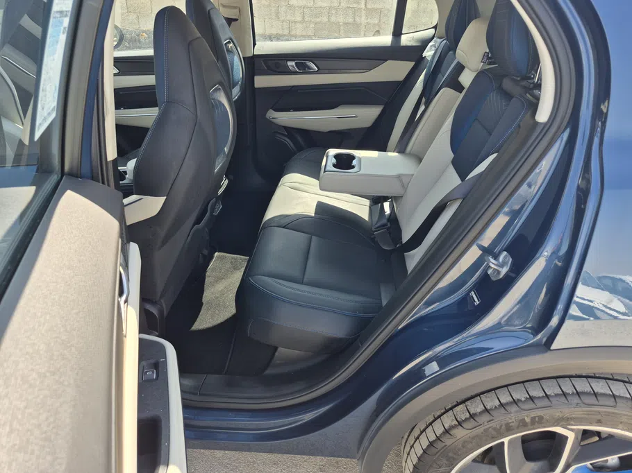 2024 Lynk and Co 01 Louder Pro 