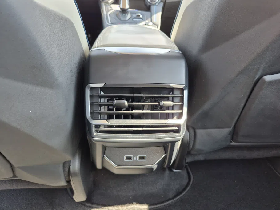 2024 Lynk and Co 01 Louder Pro 