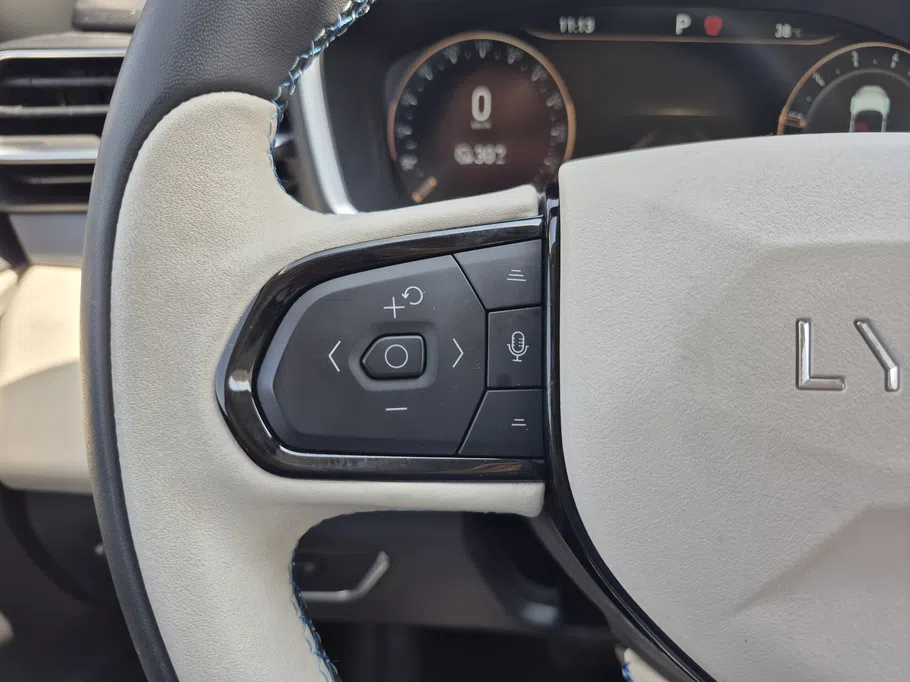 2024 Lynk and Co 01 Louder Pro 