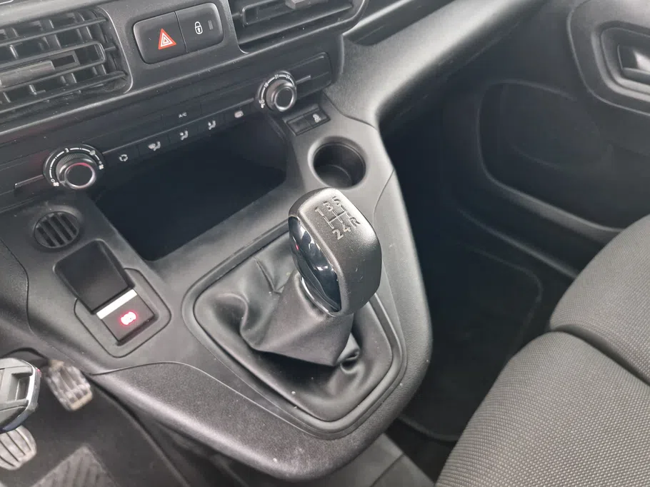 2024 Peugeot Partner Short van 