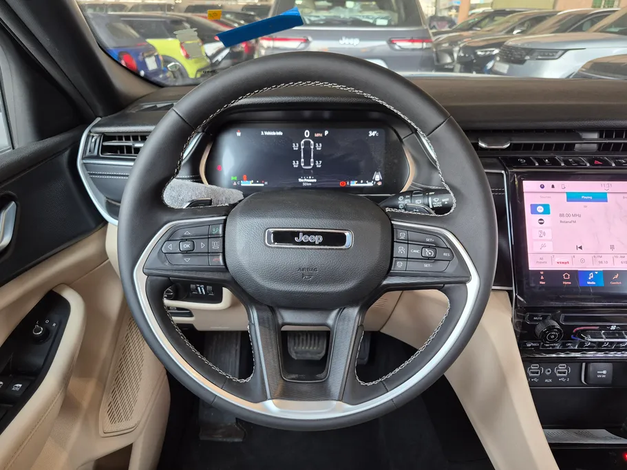 2025 Jeep Grand Cherokee لاريدو 