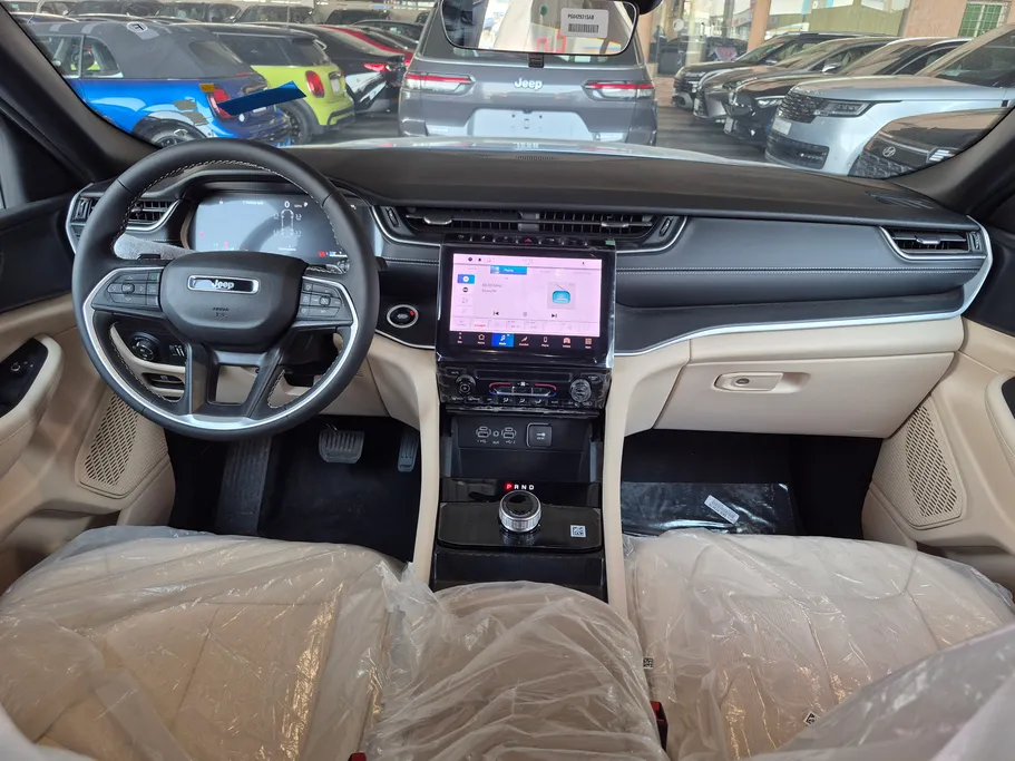 2025 Jeep Grand Cherokee لاريدو 