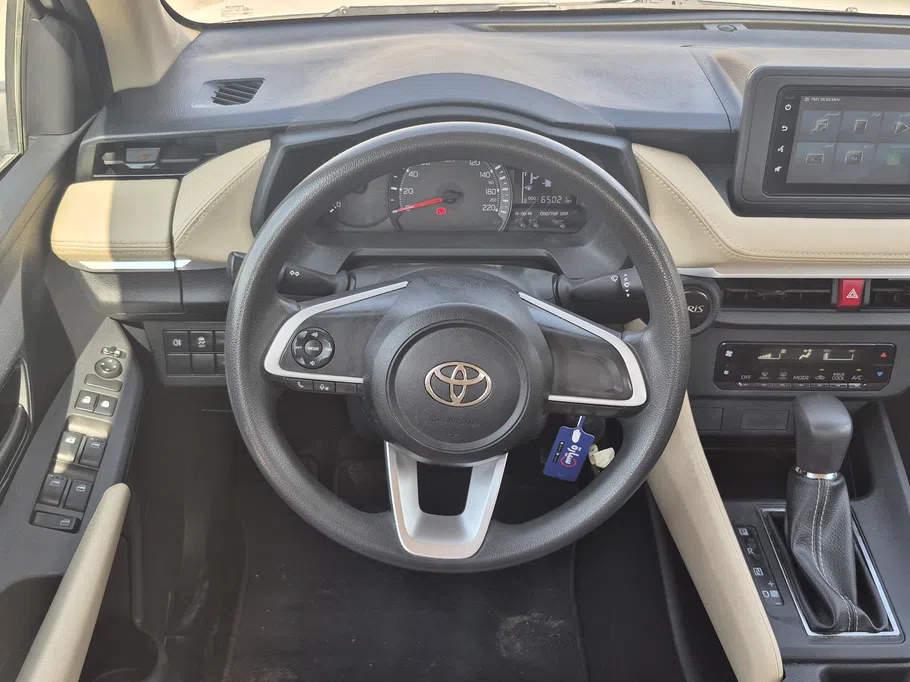 2024 Toyota Yaris  Y 