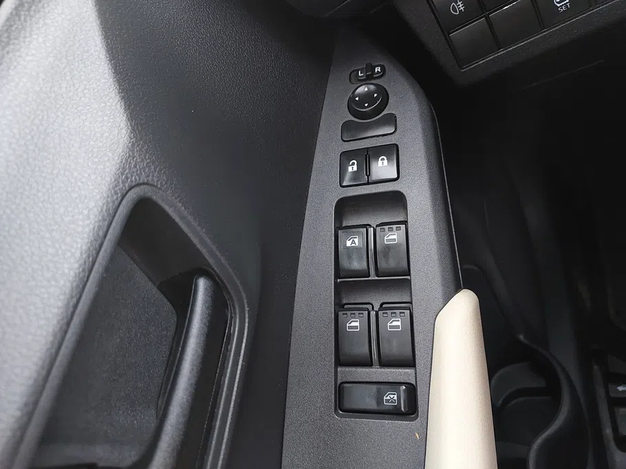 2023 Toyota Yaris  Y 