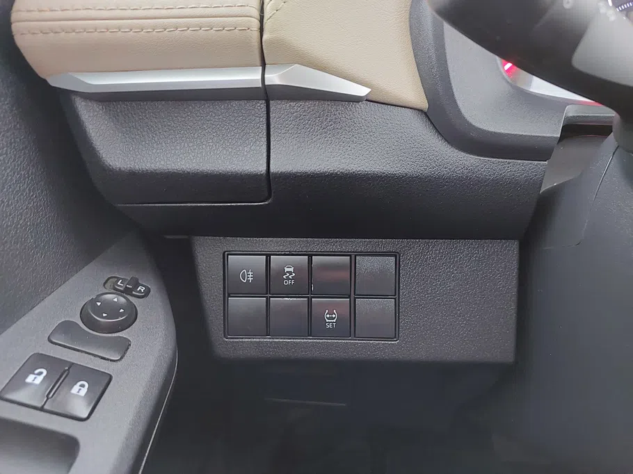 2023 Toyota Yaris  Y 
