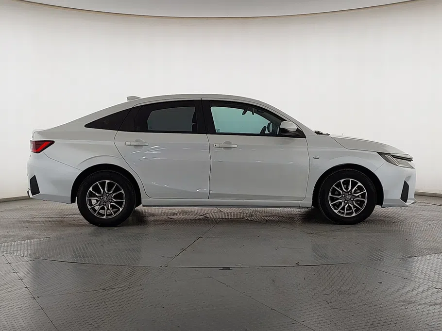 2023 Toyota Yaris  Y 