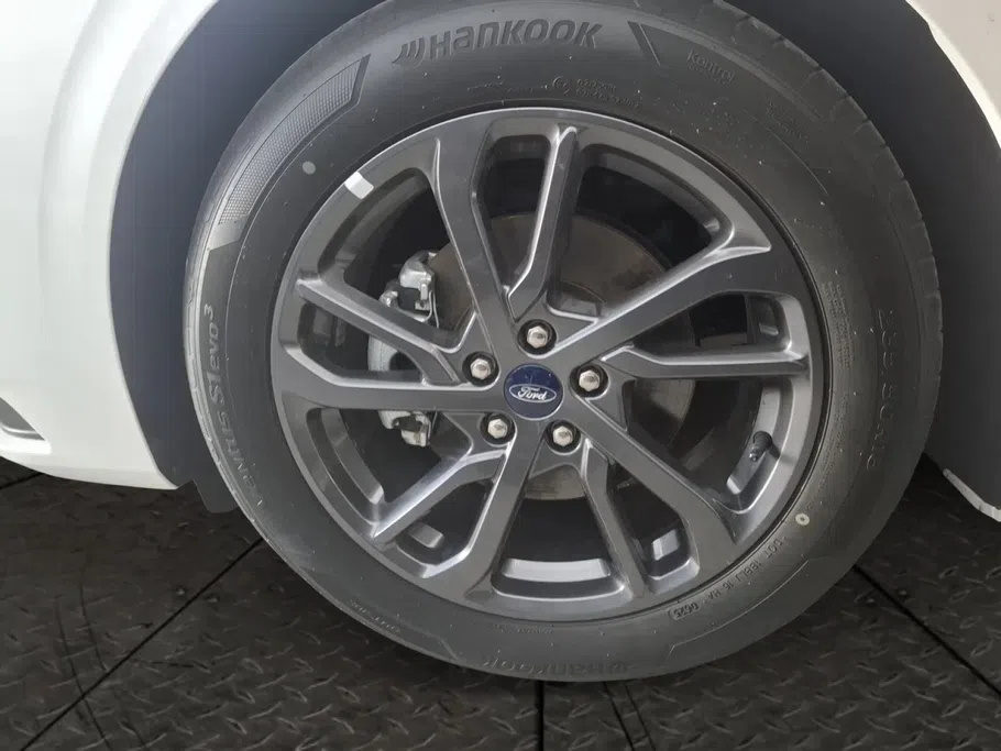 2025 Ford Taurus Ambiente FHEV 
