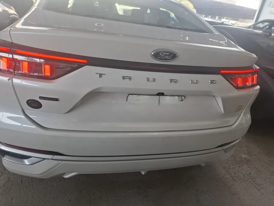 2025 Ford Taurus Ambiente FHEV 