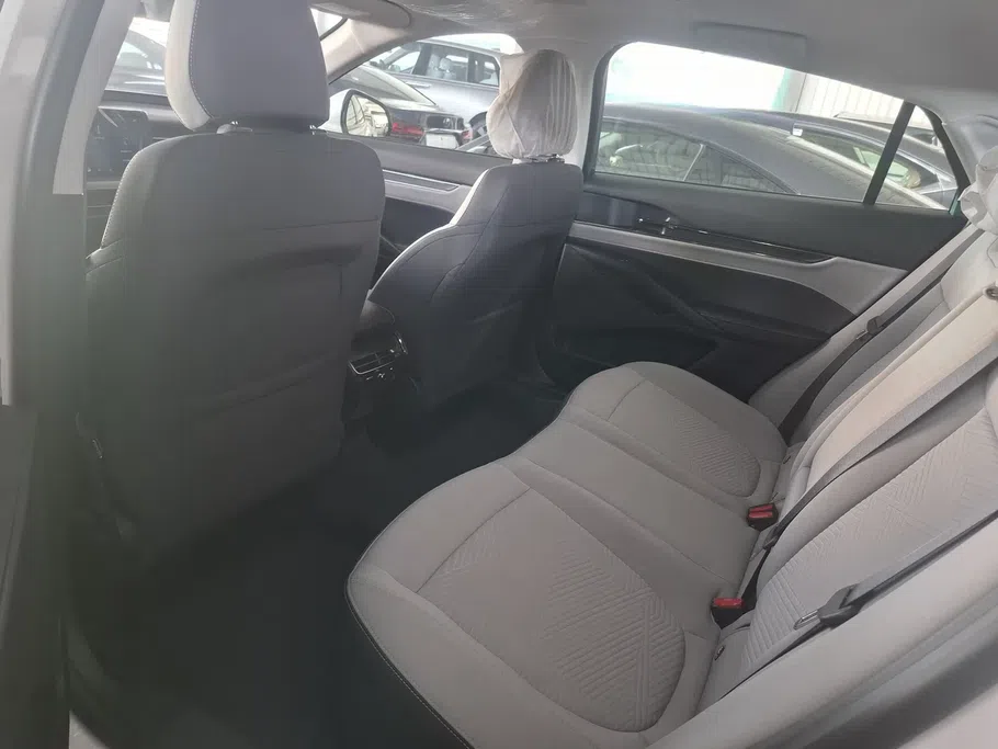 2025 Ford Taurus Ambiente FHEV 