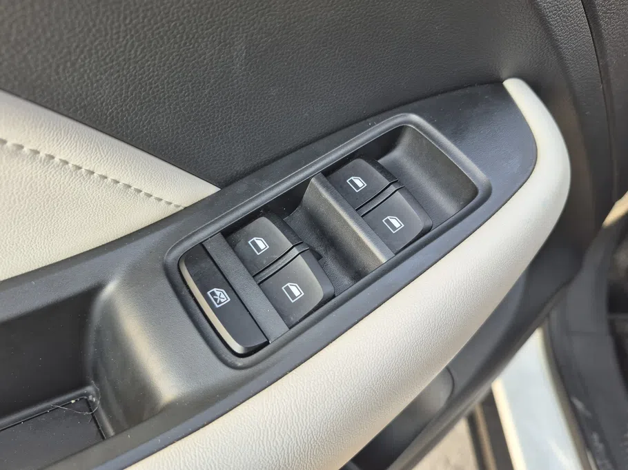 2025 MG ZS LUX 