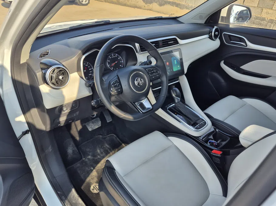 2025 MG ZS LUX 