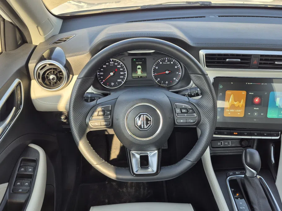 2025 MG ZS LUX 