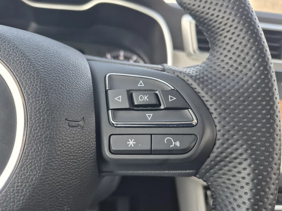 2025 MG ZS LUX 