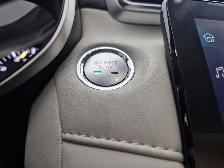 2025 MG ZS LUX 