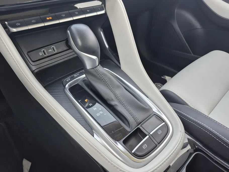 2025 MG ZS LUX 