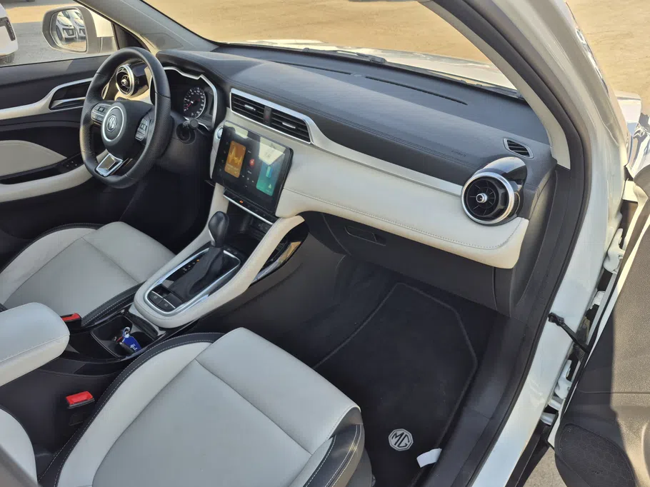 2025 MG ZS LUX 