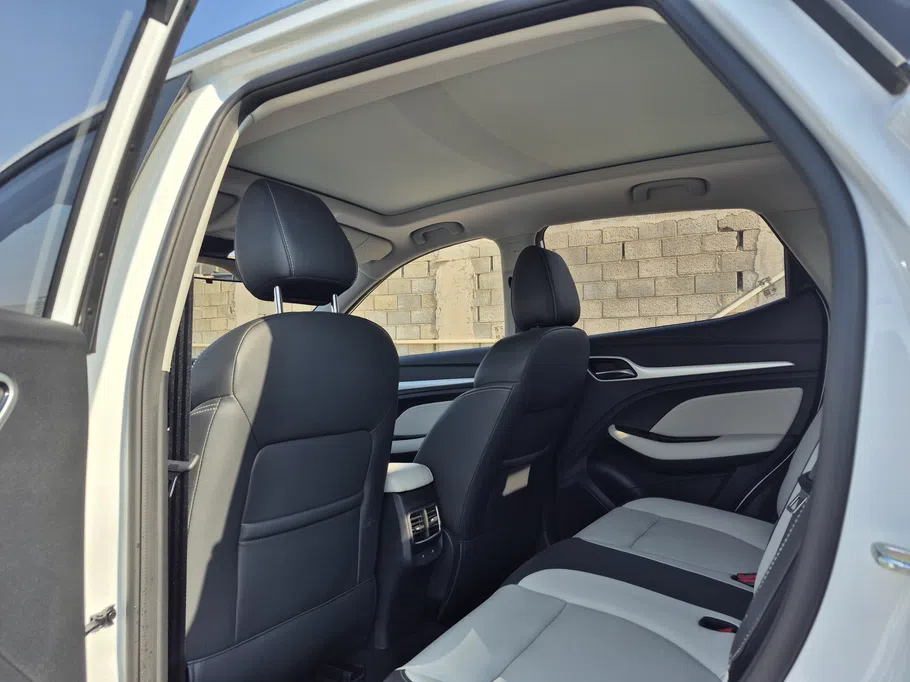 2025 MG ZS LUX 