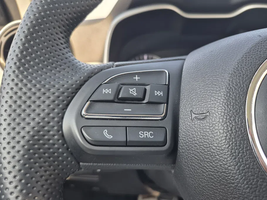 2025 MG ZS LUX 