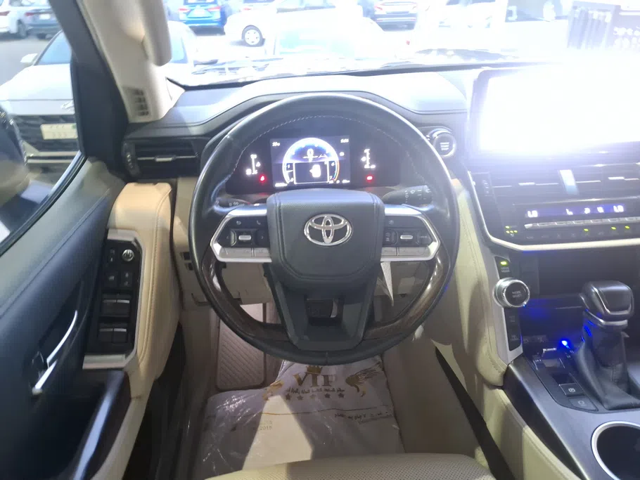 تويوتا لاندكروزر GXR 2025 
