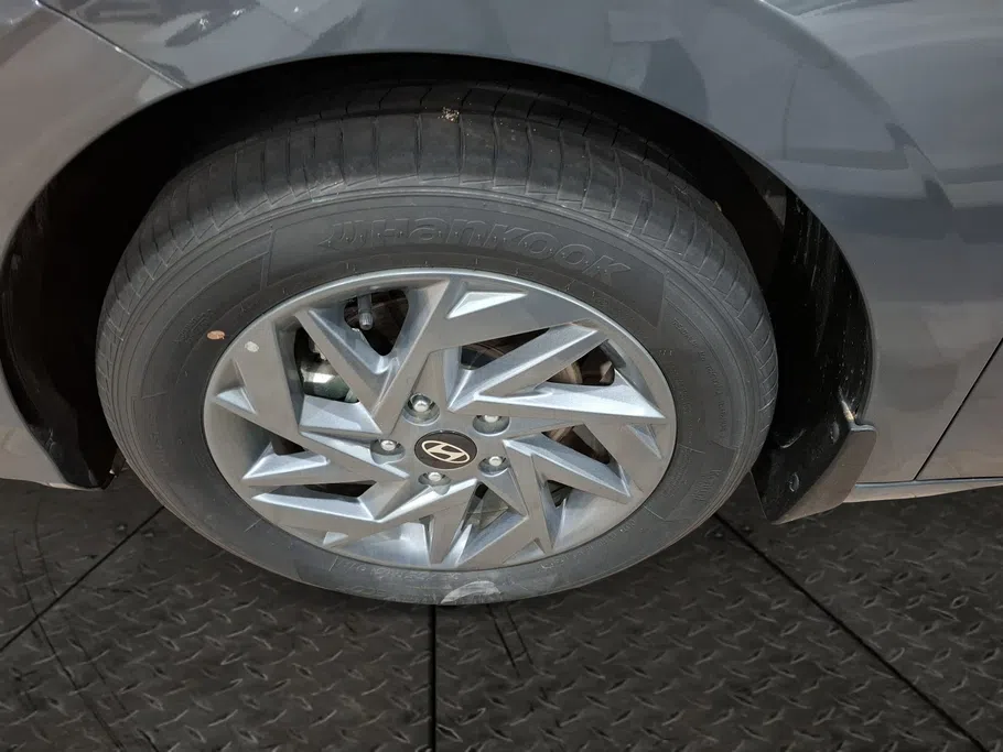 2025 Hyundai Elantra Smart 