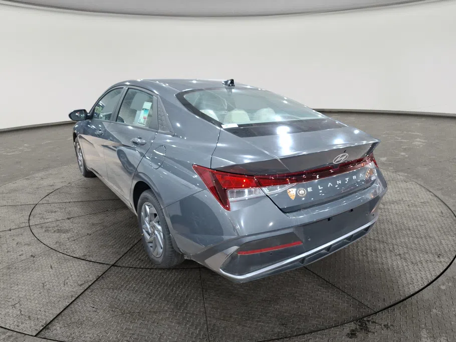 2025 Hyundai Elantra Smart 