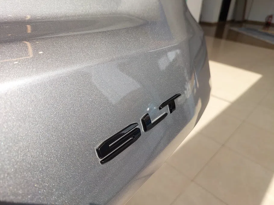 جي إم سي  يوكن SLT 2023 