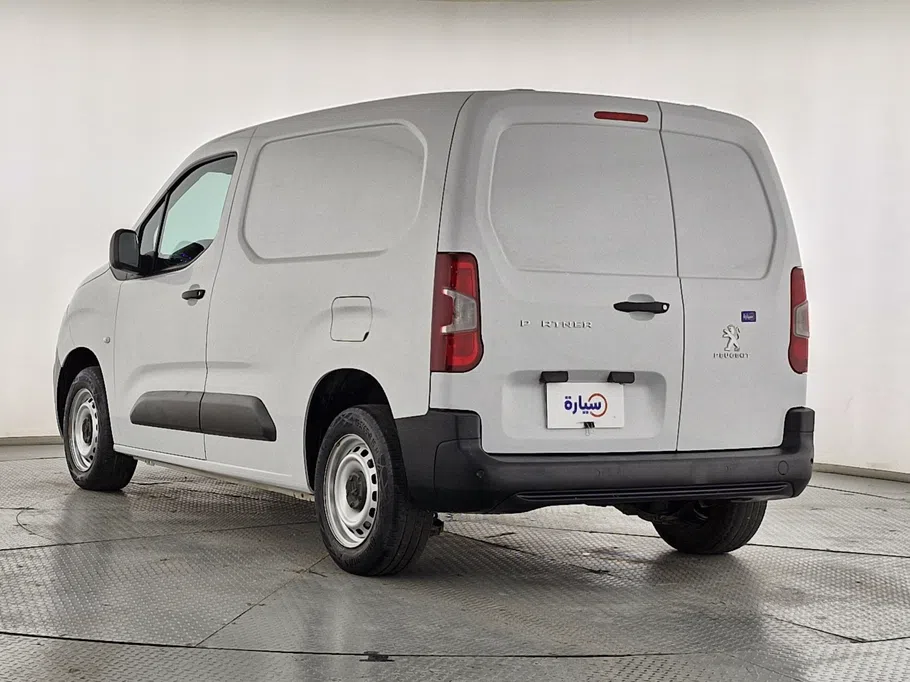 2023 Peugeot Partner Short van 