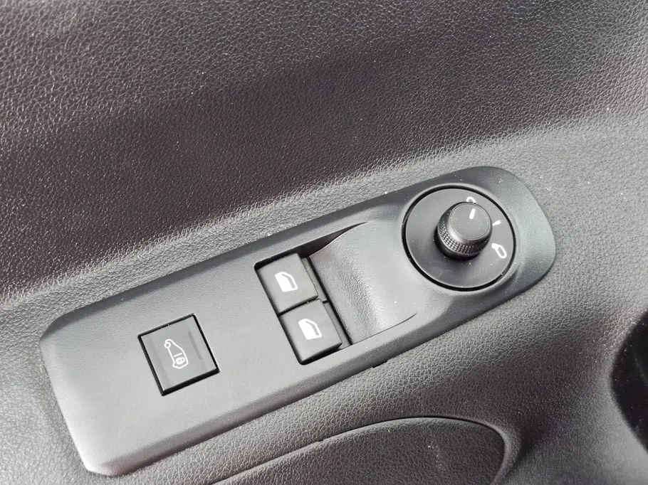 2023 Peugeot Partner Short van 