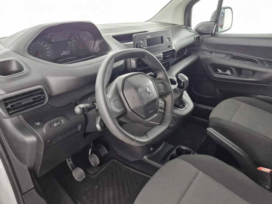 2023 Peugeot Partner Short van 