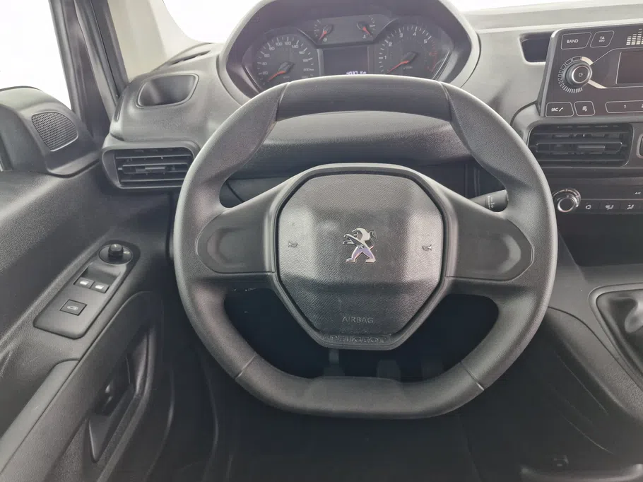 2023 Peugeot Partner Short van 