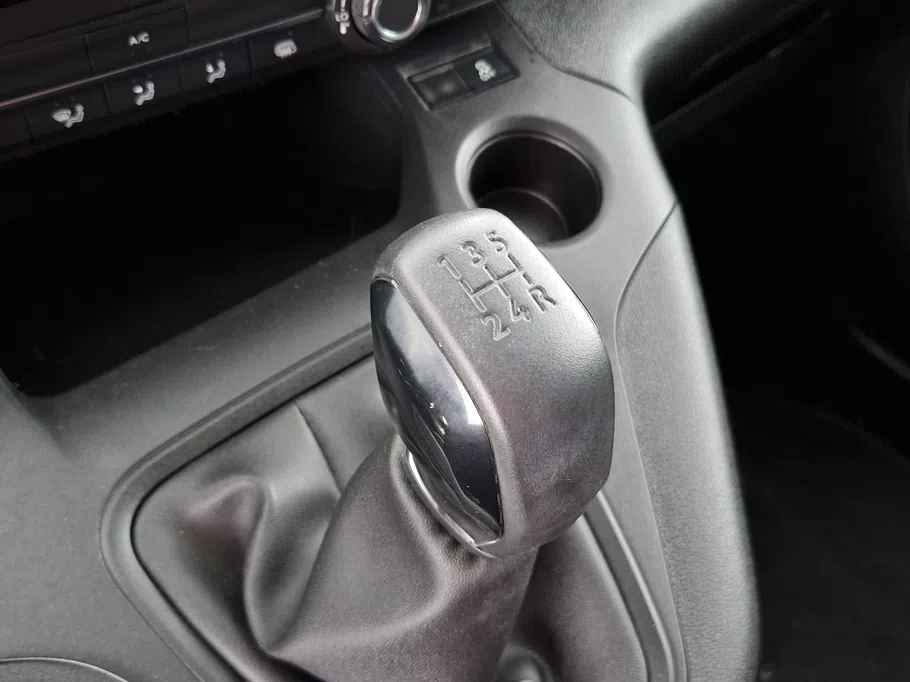 2023 Peugeot Partner Short van 