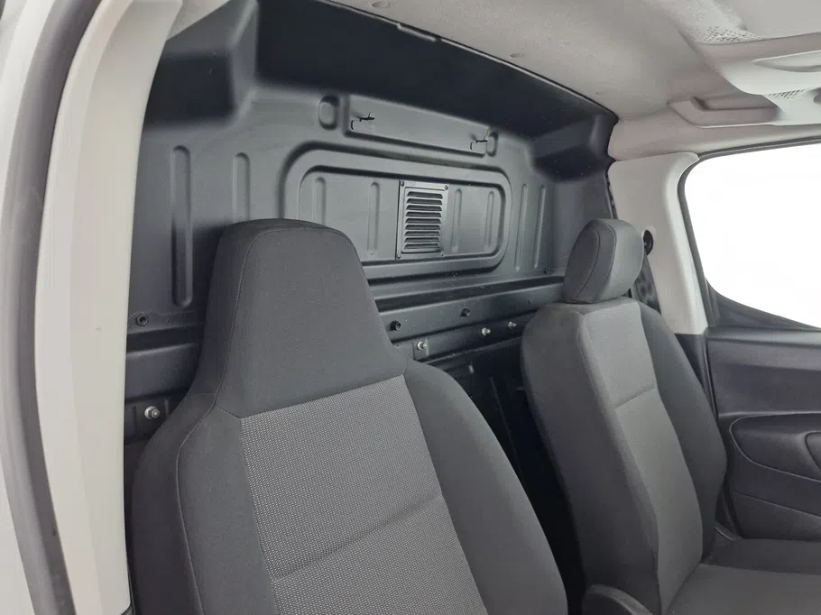 2023 Peugeot Partner Short van 