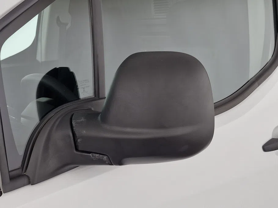 2023 Peugeot Partner Short van 
