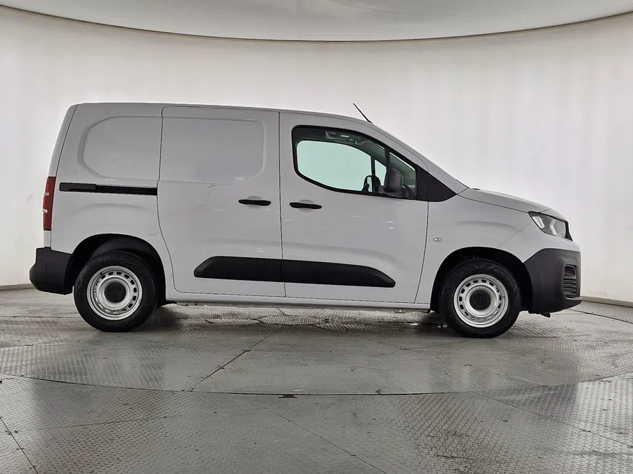 2023 Peugeot Partner Short van 