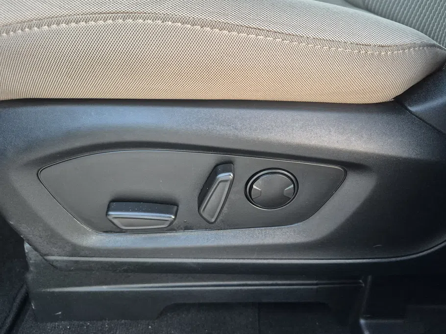 2023 Ford Explorer XLT 200A 