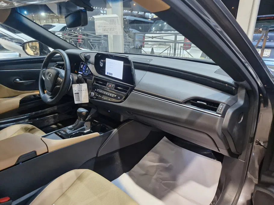 لكزس ES 250 AA Elegant 2025 